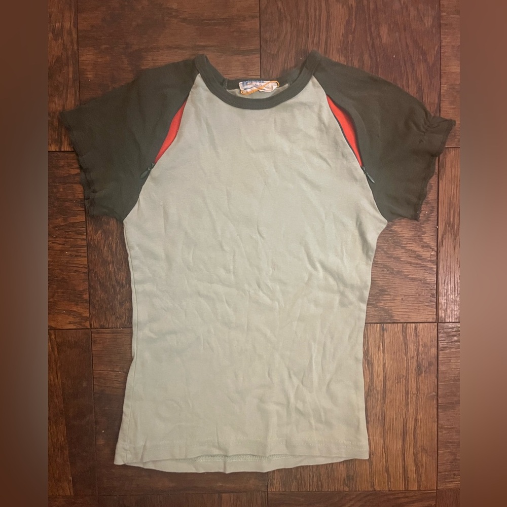 Retro Knot brand baby tee shirt. Sage w zippers by arms that unzip orange color.